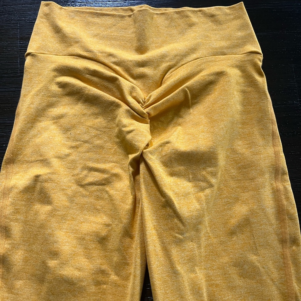 Bombshell sportswear scrunch booteh leggings.